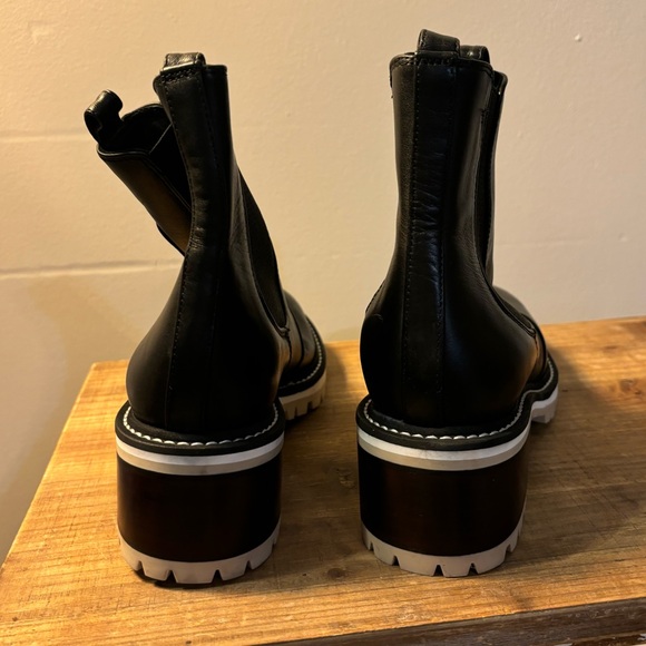 Sam Weatherproof Leather Chelsea Boot (Women)
Aquatalia size 8 - Picture 9 of 9